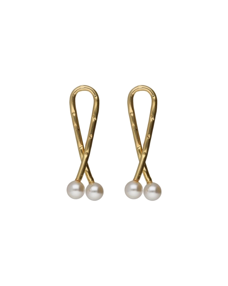 Pendientes Largos Victoria Cruz para mujer, modelo Sera fabricados en plata bañada en oro amarillo en forma de lazos acabados su