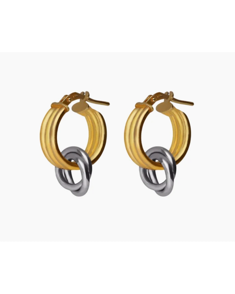 Pendientes de aro de Plata de Ley bañada en Oro de 18kt y Rodio. Tamaño del motivo de 0,4cm y diámetro del aro de 1,4cm en forma