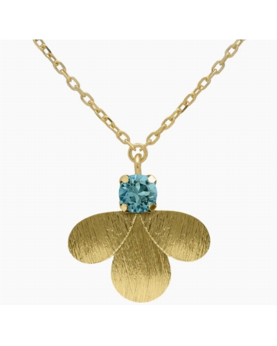 Collar corto de Plata de Ley bañada en Oro de 18kt con cristal azul. Tamaño motivo: 1,5cm x 1,7cm con forma gota. Largo de 40-45