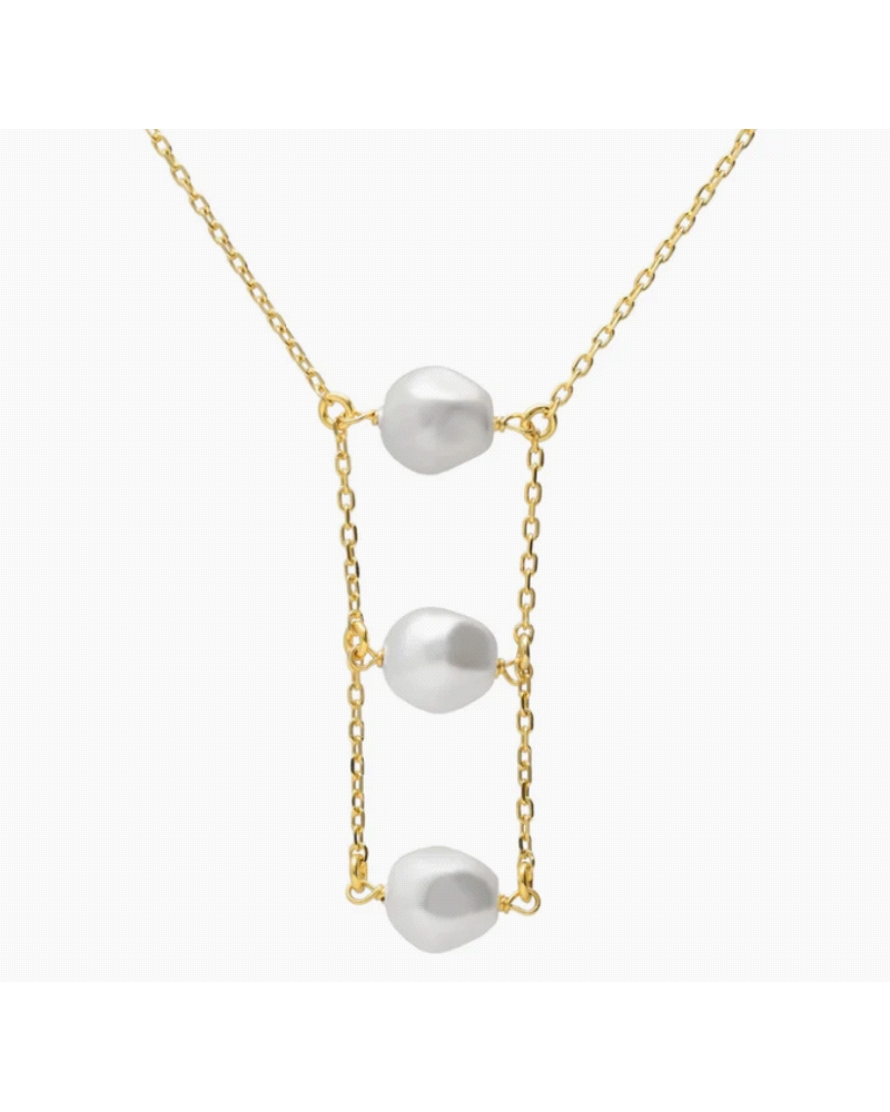 Collar largo de Plata de Ley bañada en Oro de 18kt con perlas barroca. Largo motivo: 4cm, tamaño perla: 8mm. Largo de 40-45cm co