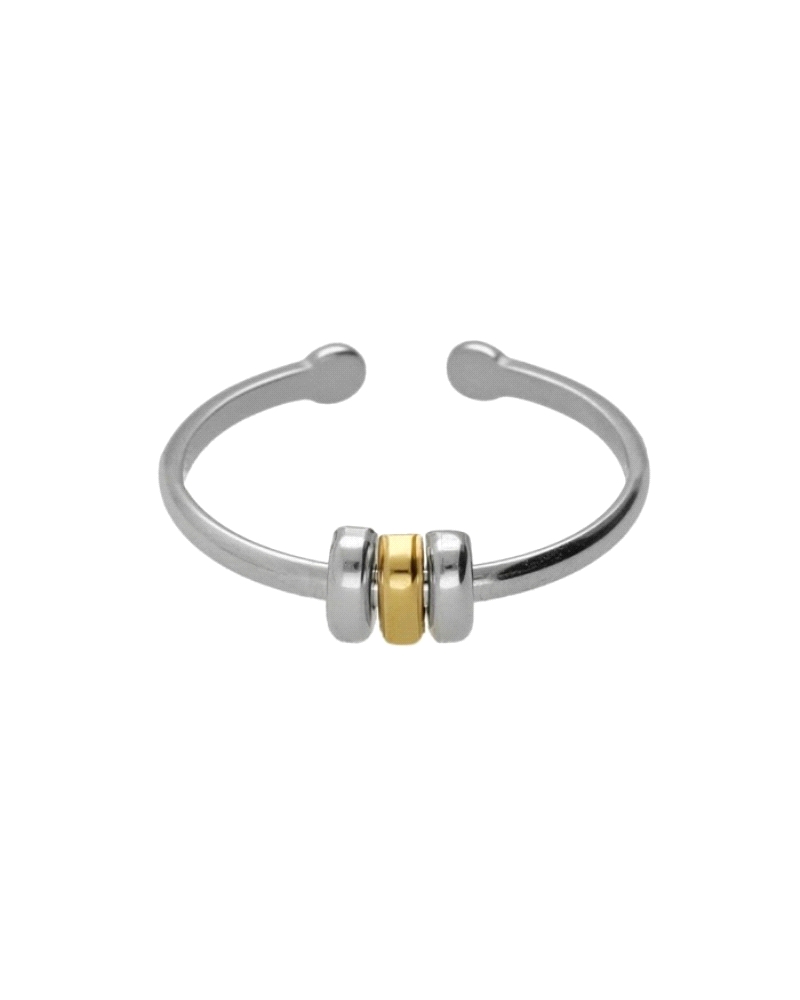 Anillo Ajustable Victoria Cruz para mujer de la colección Frame, fabricado en plata bañada en rodio con 3 piezas en su parte cen