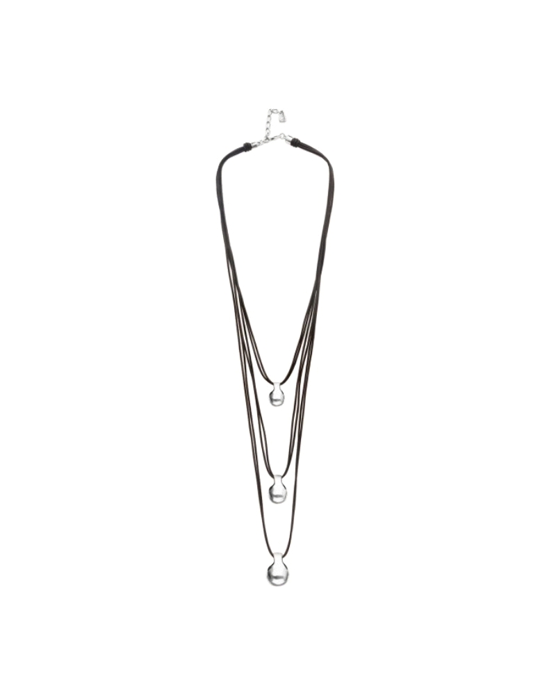 Collar UNOde50 para mujer modelo Gravedad compuesto por triple collar de cuero cada uno con una bola colgante en aleación de met