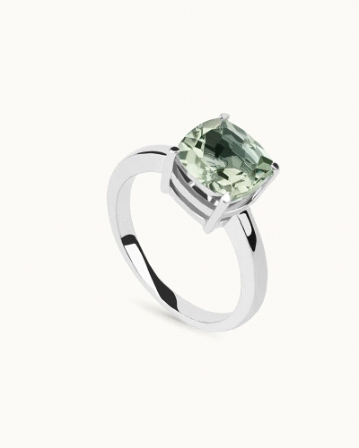 Anillo Luxe en plata de ley con amatista verde en talla cushion.
Metal: Plata de ley con doble baño de platino y rodio.
Piedra