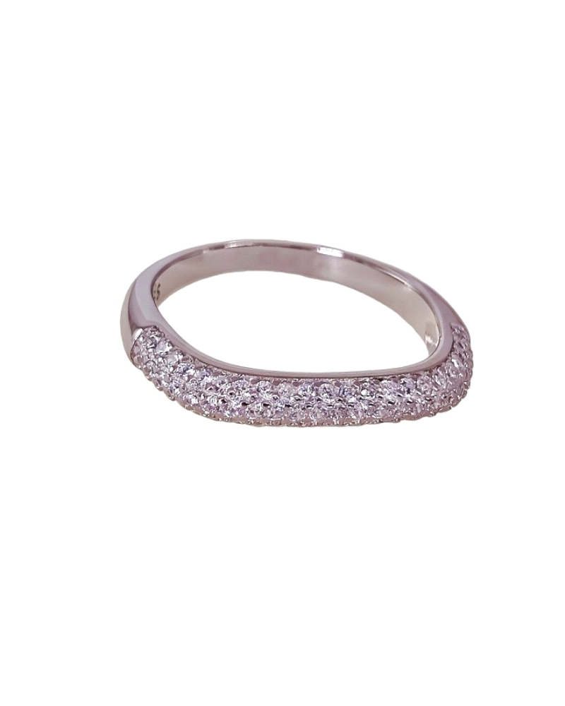 Sortija de plata de ley 925 rodiada ( 4mm ancho ) con piedras microengastadas.
