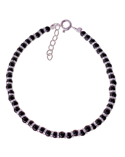 Pulsera de plata con piedras de color.