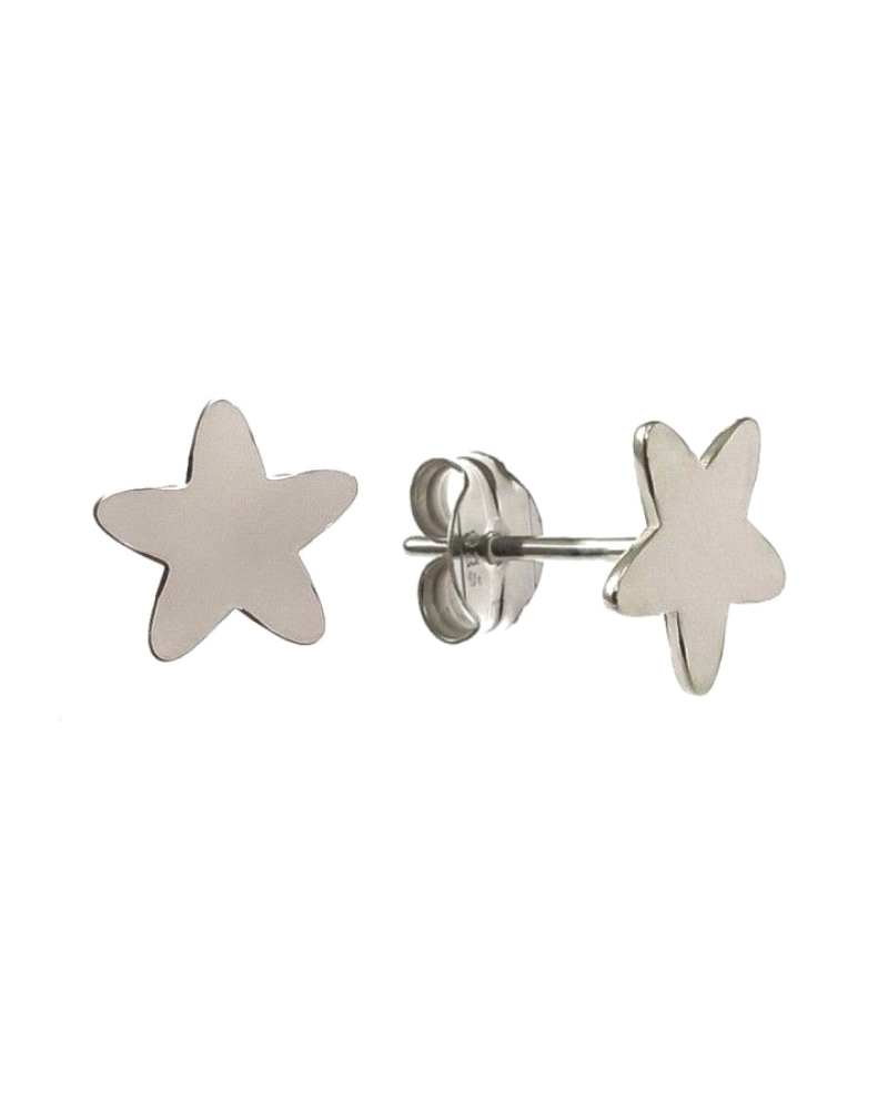 Pendiente liso de plata de ley 925 con motivo de estrella de 8mm x 8mm en presión.
