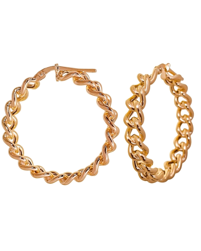 Aro de plata de ley 925 chapado con diseño de eslabones. Diseñado para aportar luz, elegancia y un acabado impecable a tu look.