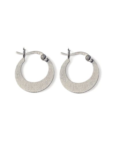 Aro mate de plata de ley 925. La forma más sencilla de añadir un toque sofisticado a tu look.