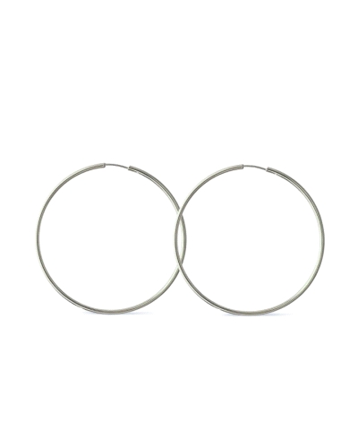 Pendientes de aro fino de plata de ley de 30mm de diámetro. Un básico elegante que nunca pasa de moda y combina con todo.